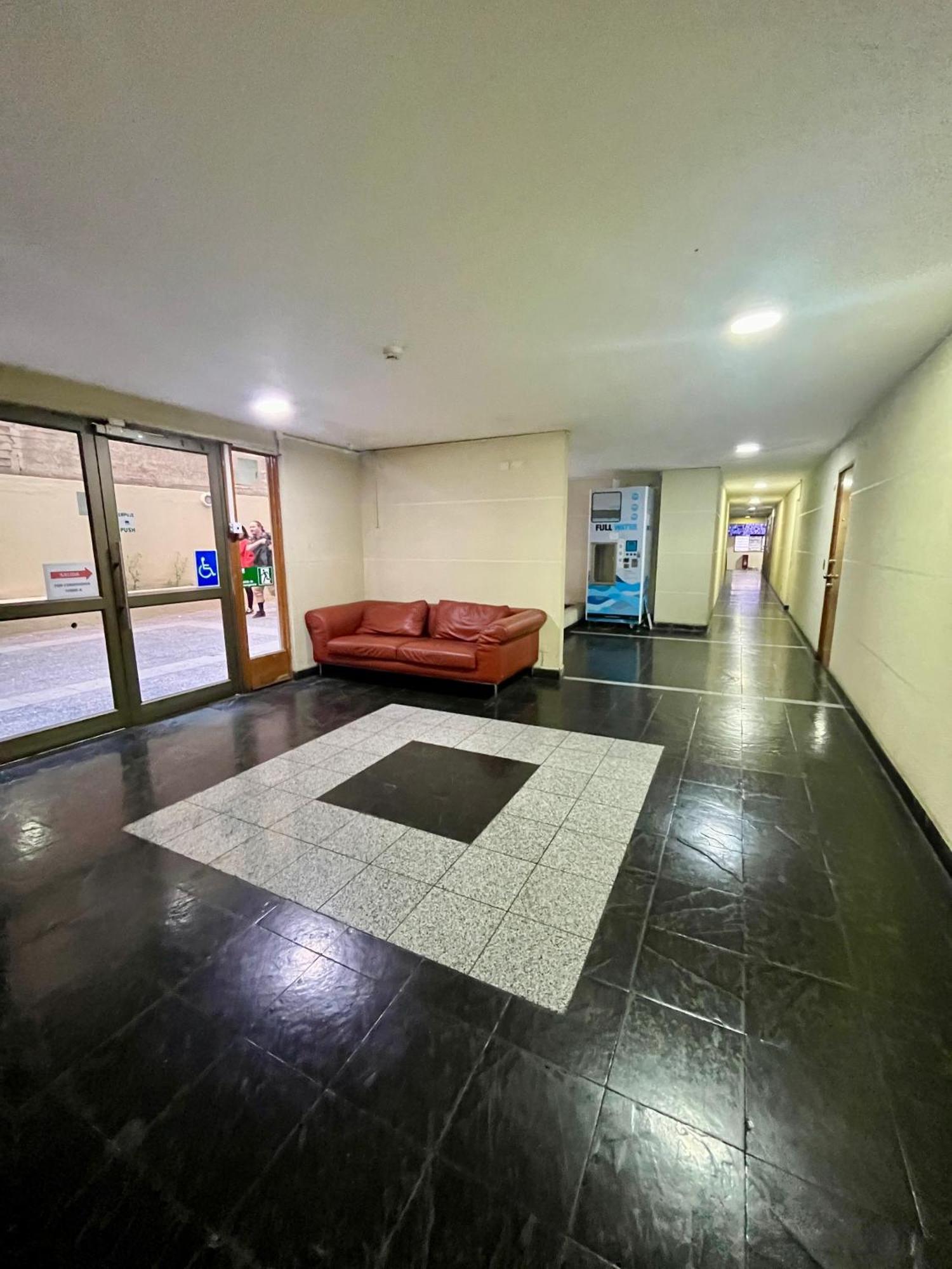 Comodidad Y Seguridad En Centro Apartment Santiago